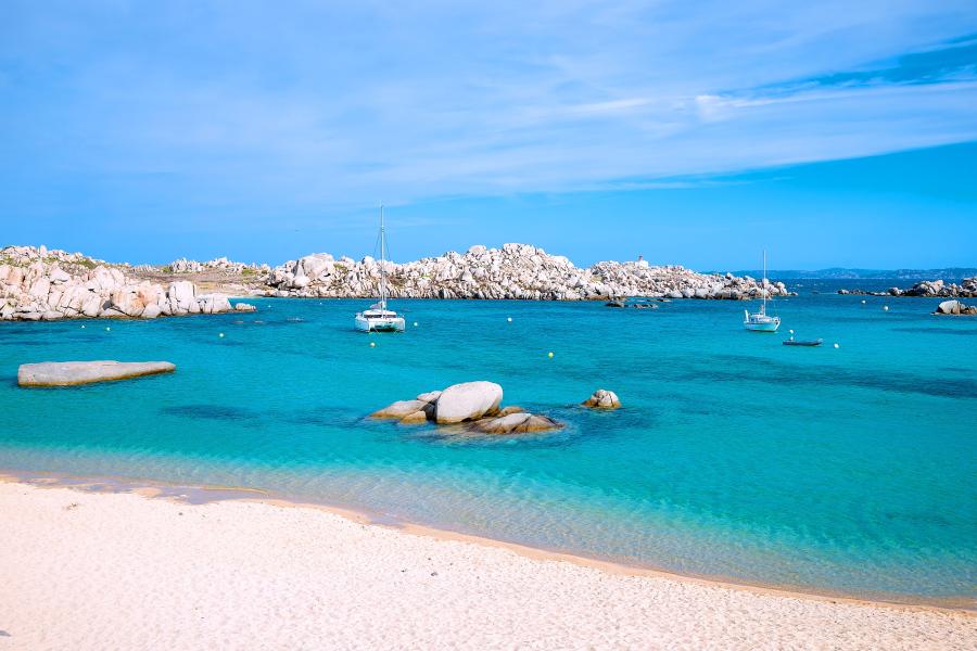 La demi-journée#Aux îles Lavezzi