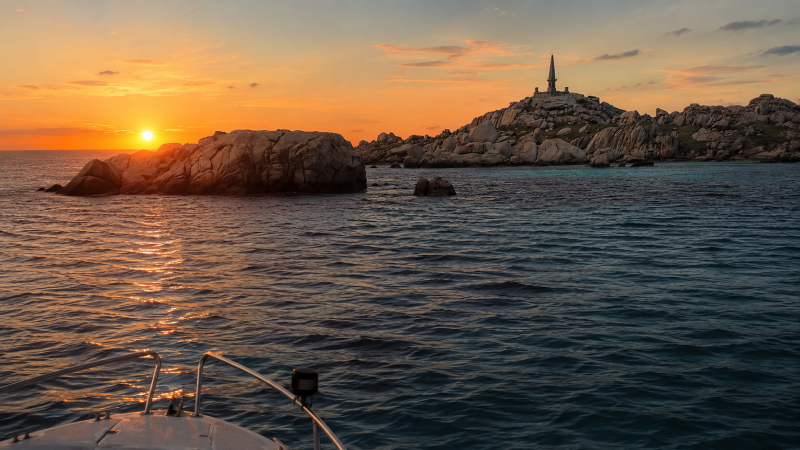 Coucher de soleil aux îles Lavezzi depuis Santa Amanza